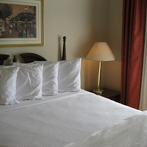 Chisholm Suite Hotel